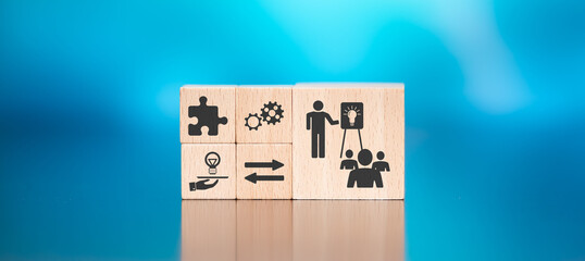 《海底两万里》中写到潜艇上的人睡的床、穿的衣服、用来写字的笔和墨水是用什么做的？